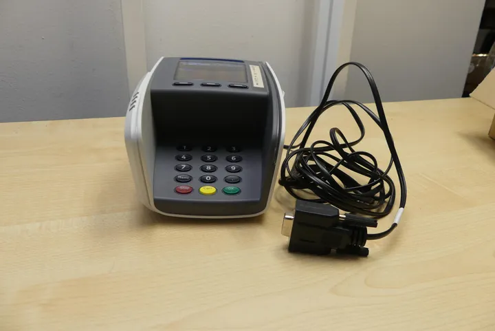 Banksys Kartenterminal mit Kabel